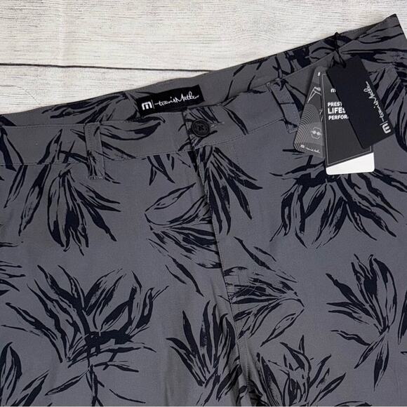 Travis Mathew NWT Men's Tech Chino Golf Shorts Gray Black Leaves Size 38 Active - Picture 3 of 7